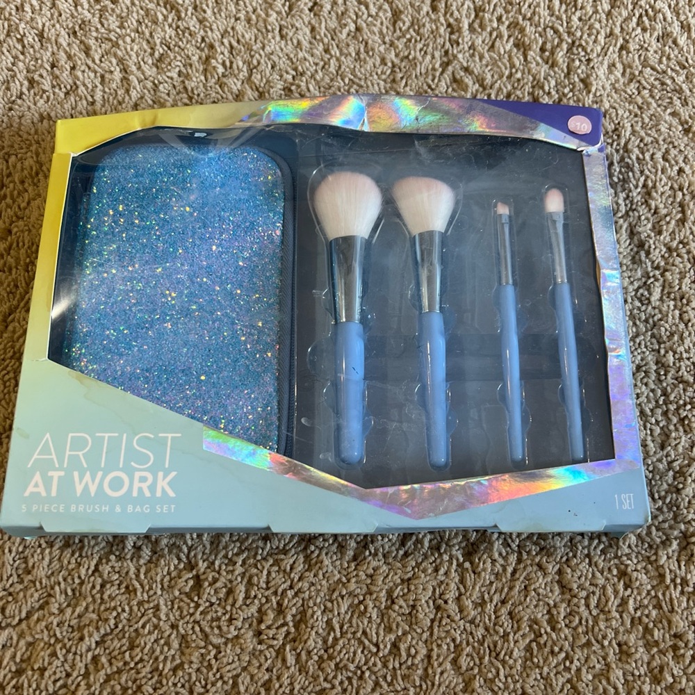 Artist At Work 5-Piece Makeup Brush Set with Glitter Case - Light Blue